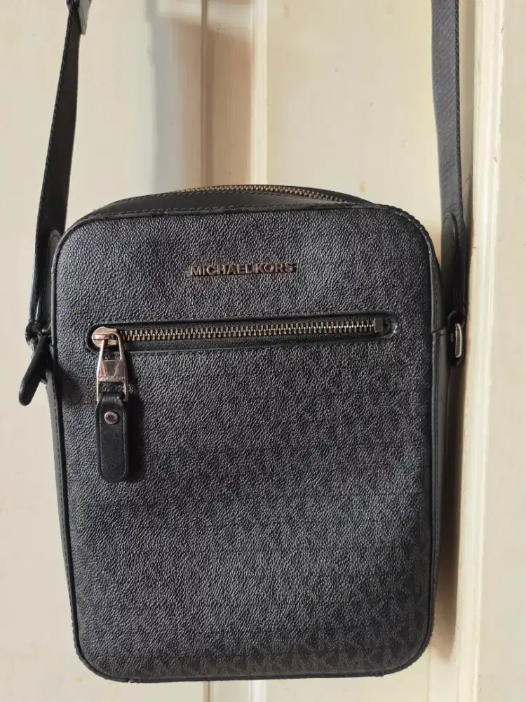Michael Kors Men Varick Flight Sling Bag Hitam Siap Pakai