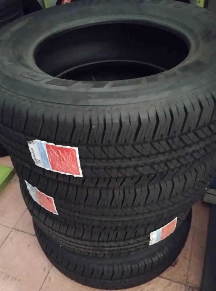 4 ban bridgstone R17/265/65 kondisi baru