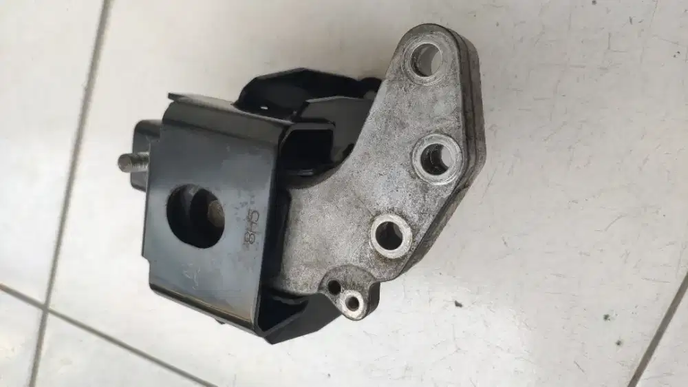Engine mouting Suzuki Ertiga ORI bekas