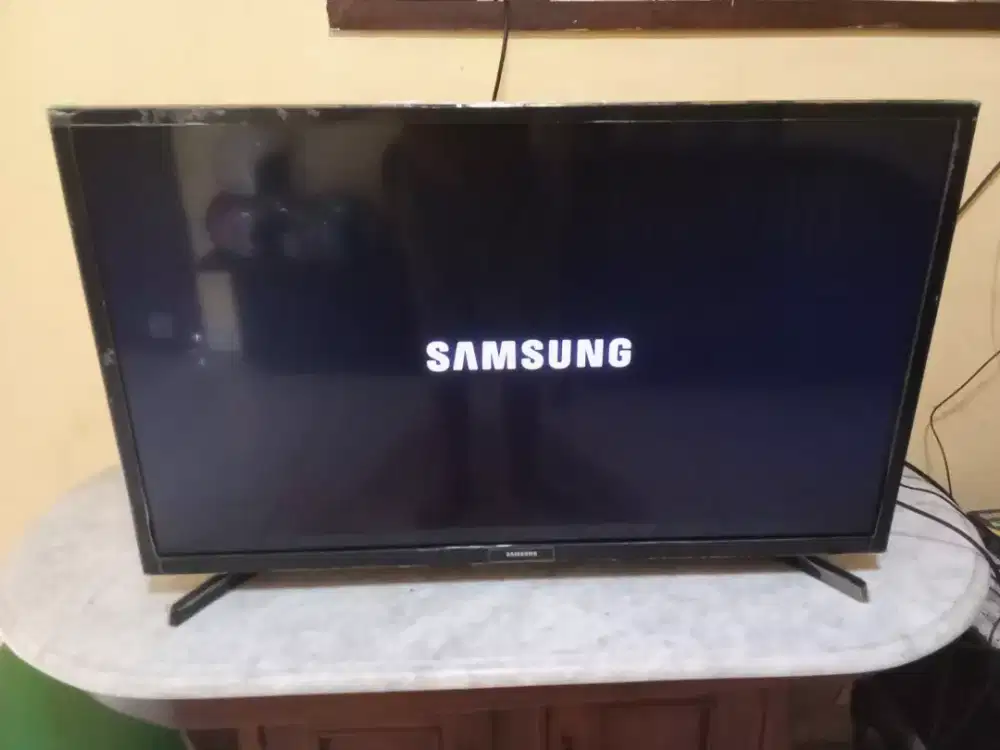 TV DIGITAL SAMSUNG 32 INCH LIKE NEW NOMINUS MULUS PLASTIKAN KEL.REMOTE