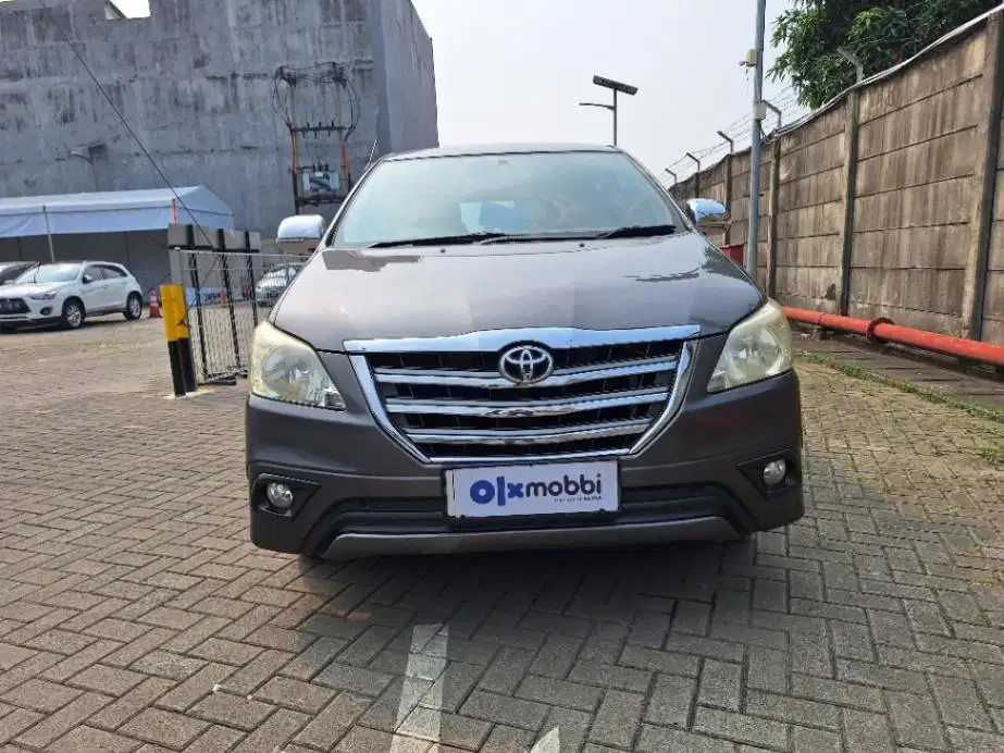 LOW DP Toyota Kijang Innova 2.0 G Bensin-AT 2015 87U