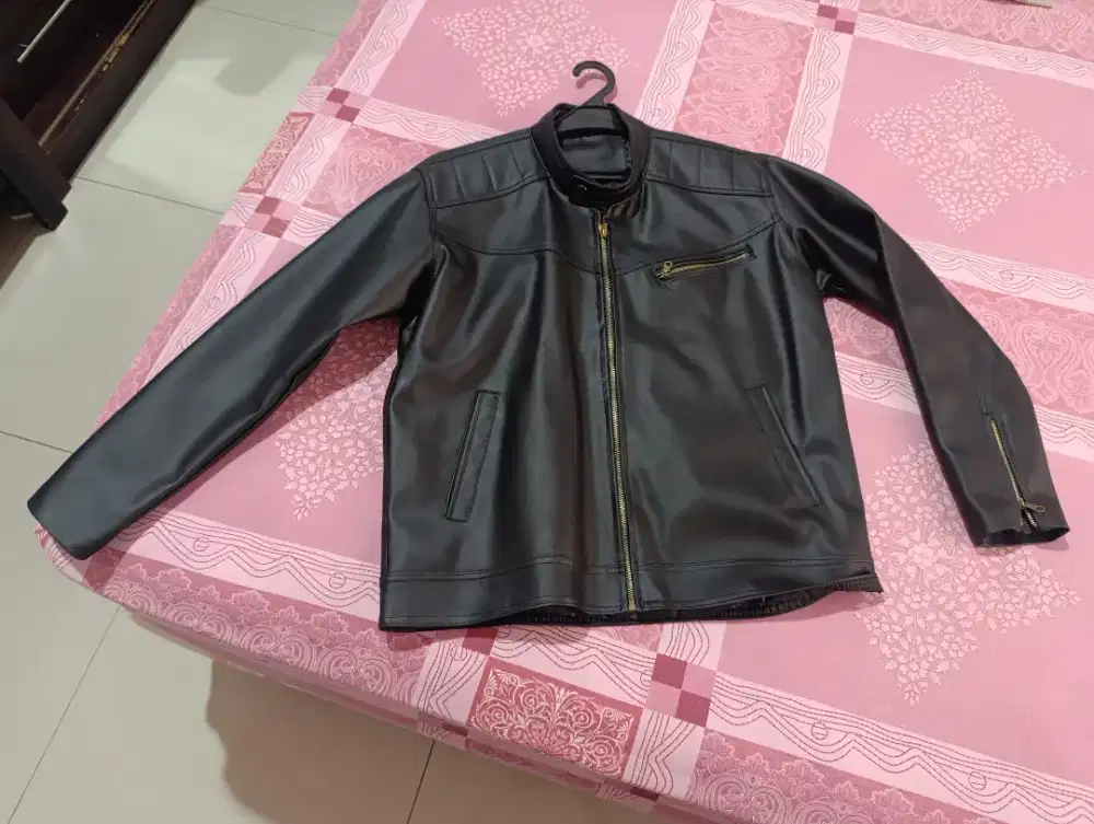 Jaket Kulit Hitam Ukuran L