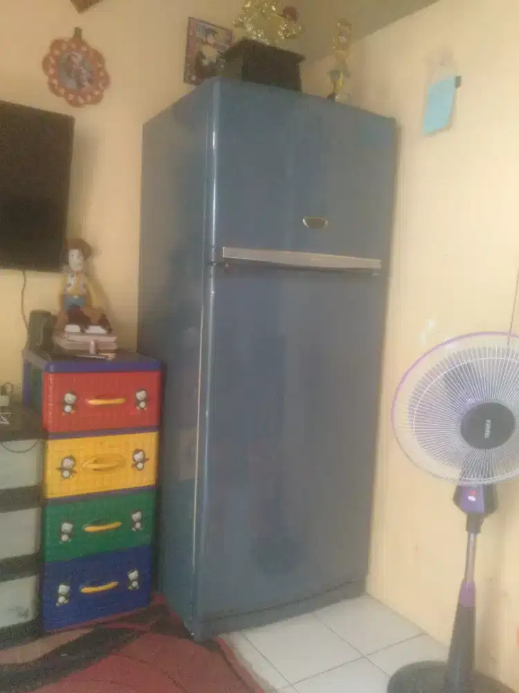 Lemari es jumbo 2 pintu
