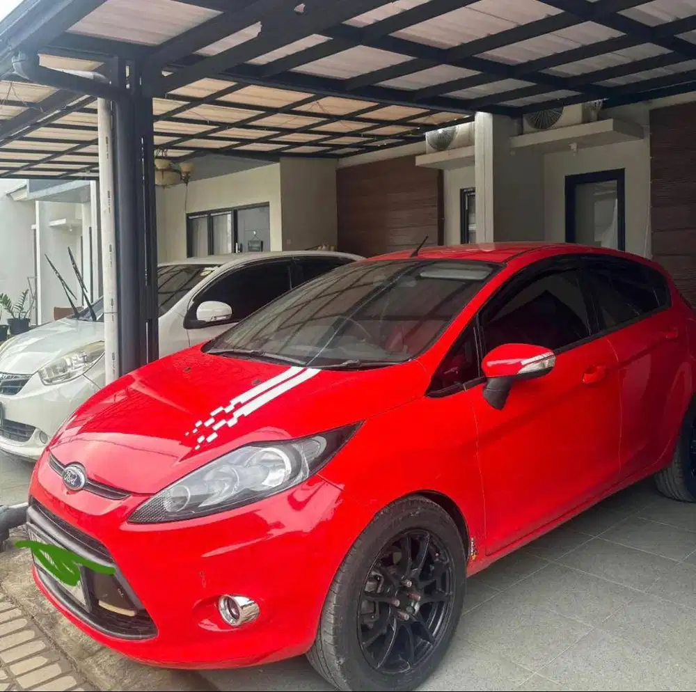 Ford Fiesta Merah Type Trend 2012