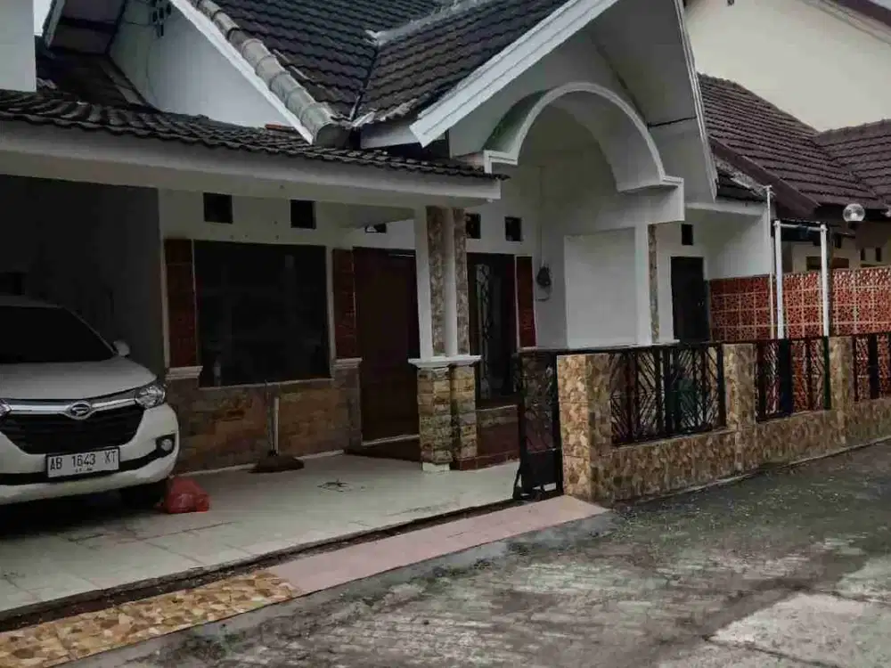 Rumah Bagus Dalam Perumahan Di Condongcatur Dekat Terminal Concat, Pakuwon Mall, Kampus UGM & UPN