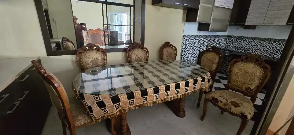Meja Jati dgn 6 kursi, harga oke,  kondisi oke