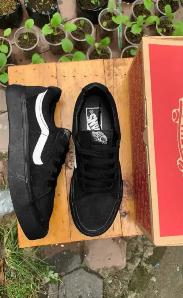 sepatu vans warna hitam