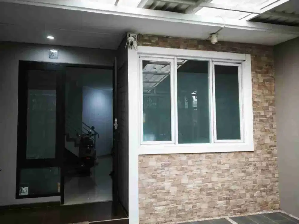 Dijual rumah 2 lantai semi furnished di mekarwangi