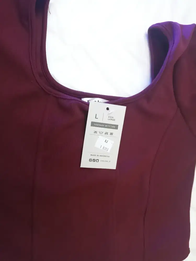 Atasan basic crop top wanita