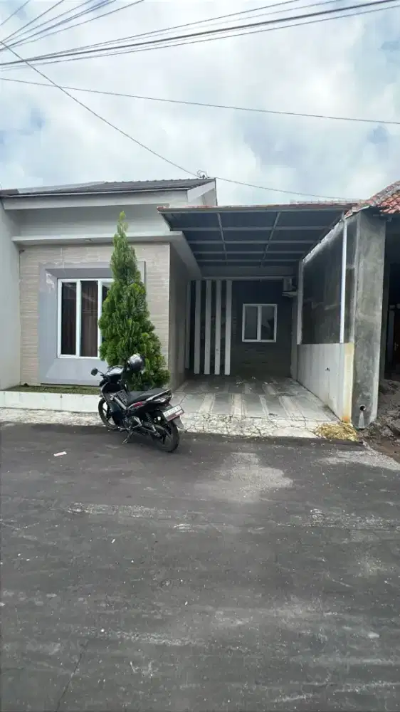 DIKONTRAKKAN
RUMAH (CLUST.ONE GATE, LING.RAMAH ANAK,TAMAN DLM CLUST.)