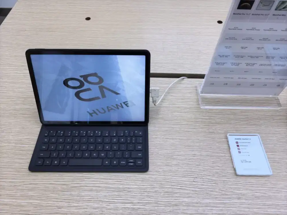 Huawei matepad bartokR 11.5 with keyboard