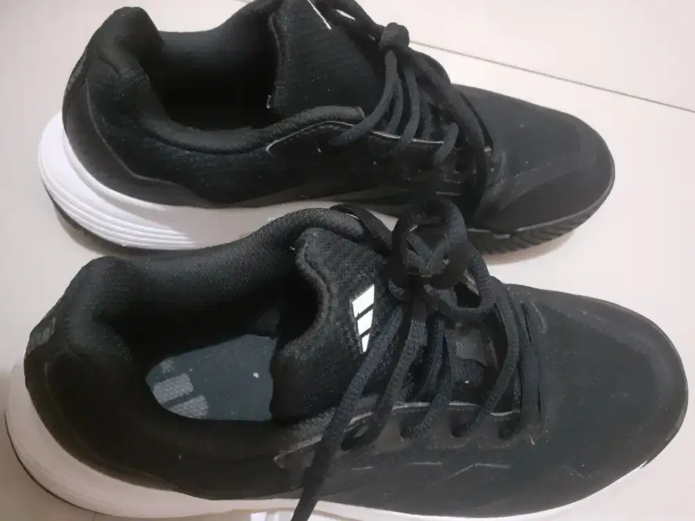 sepatu olah raga