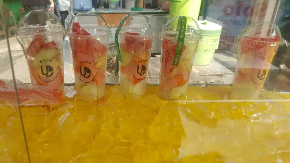 Mencari karyawan untuk jualan buah potong
