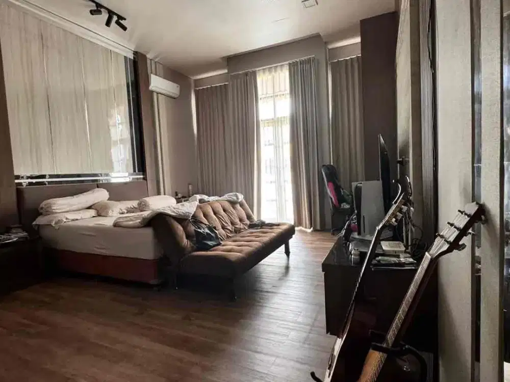 dijual cepat rumah pakuwon indah selangkah menuju pakuwon mall