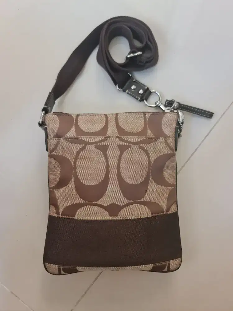 180. Coach Sling Crossbody Bag Signature Dark Brown

Preloved
Nylon