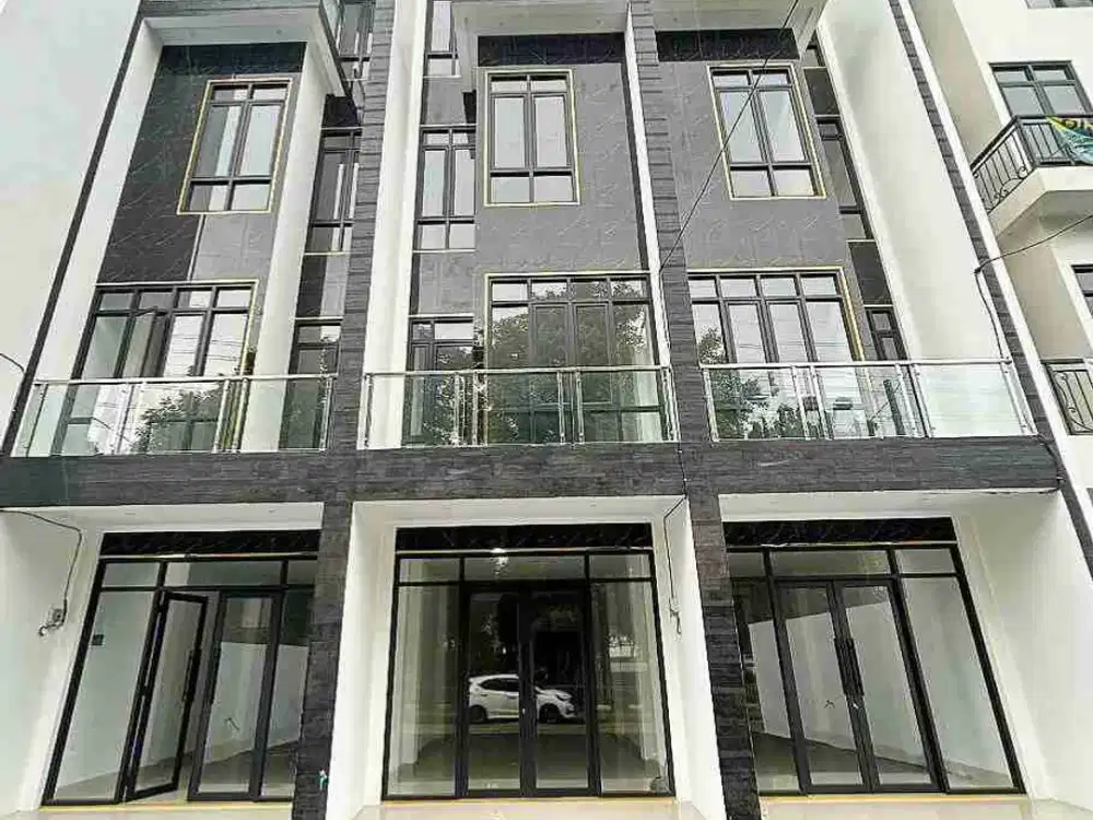 ruko 4 lantai + rooftop di Rawamangun