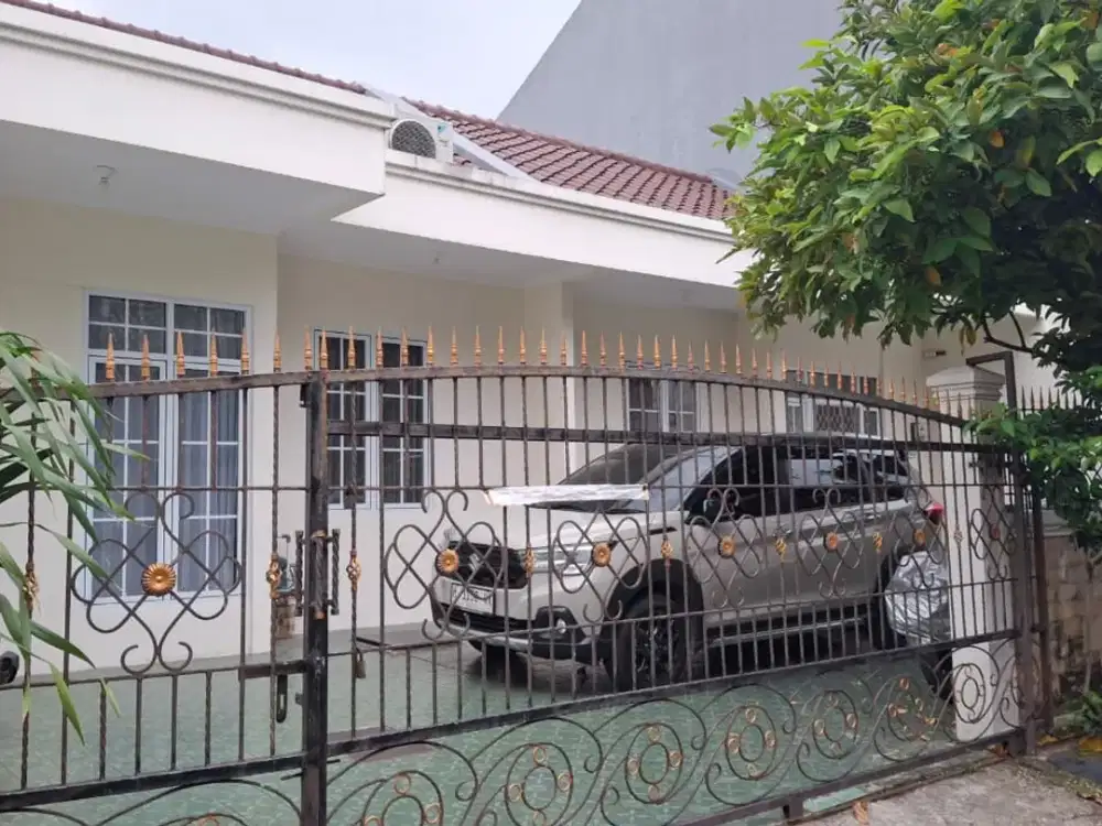 Rumah Luas Semi Furnished di Metland Jakarta Timur, 3 KT, Siap Huni