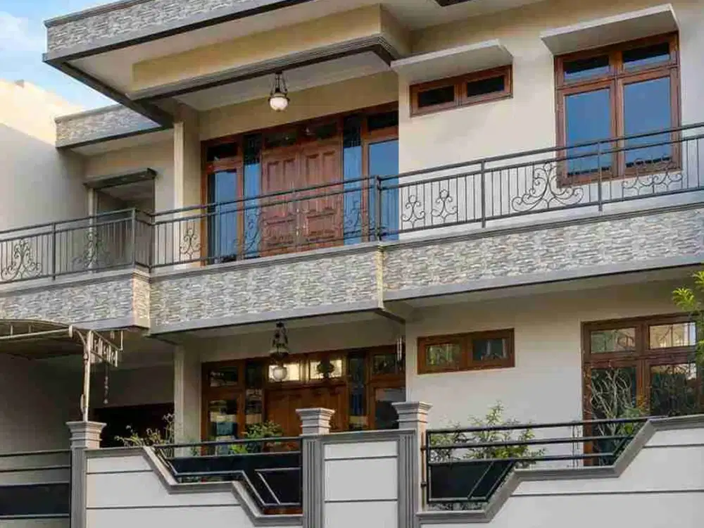 Dijual Rumah 2 Lantai di Jatiwaringin bekasi, Strategis dengan Akses Mudah ke Jakarta Selatan & Jakarta Timur