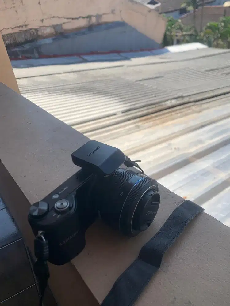 jual kamera mirrorless Samsung NX2000