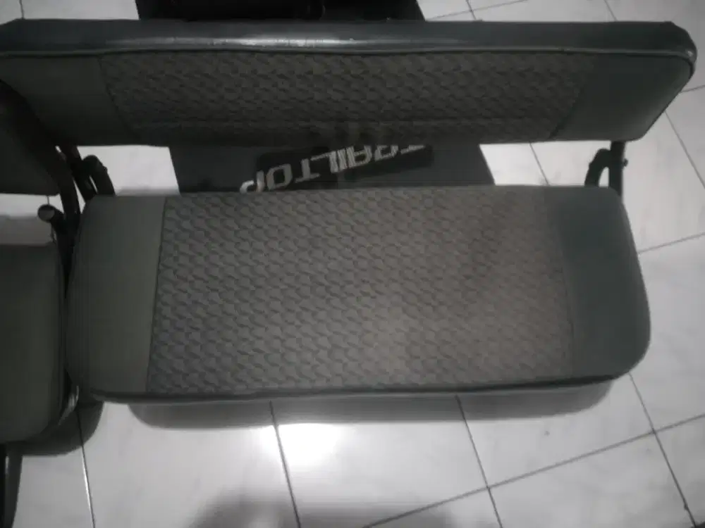 Bangku belakang katana