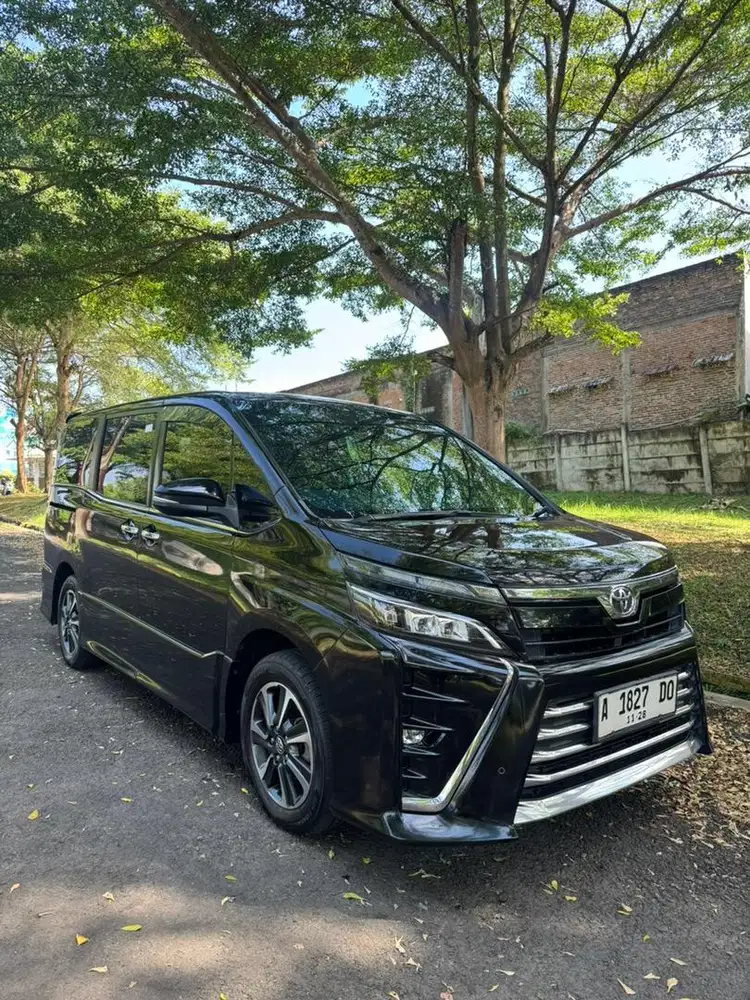 DI JUAL TOYOTA VOXY AT 2018