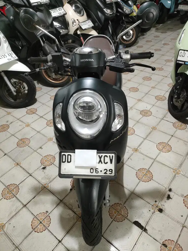 Honda Scoopy 2024 hitam