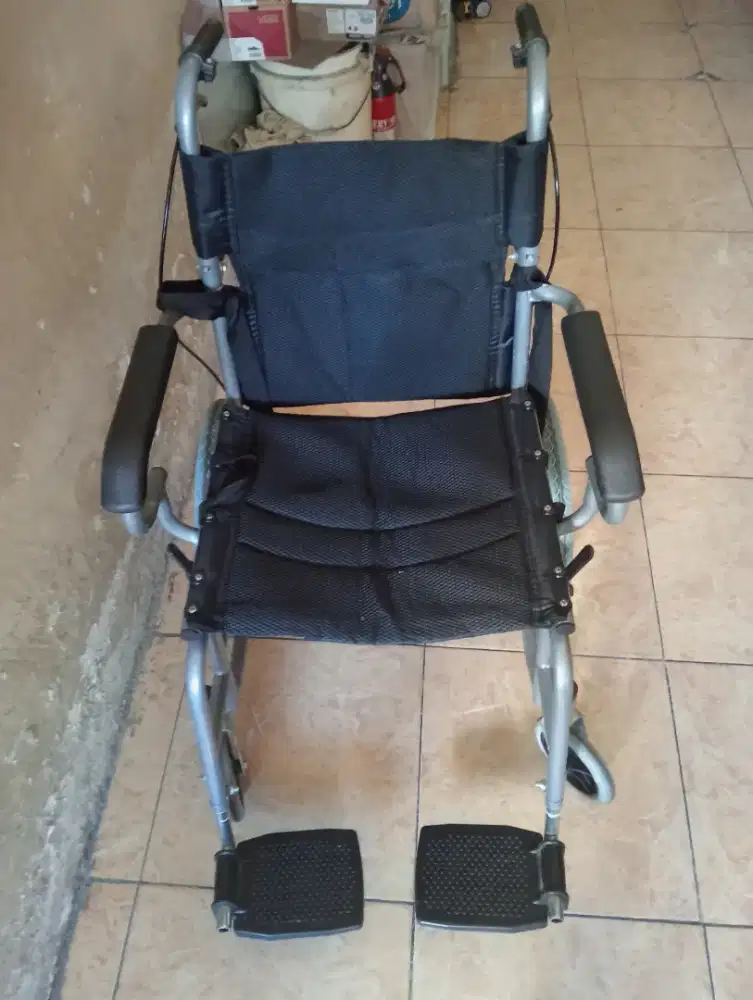 Kursi roda lipat