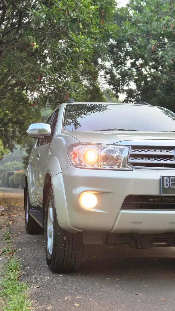 Toyota Fortuner 2010 Bensin