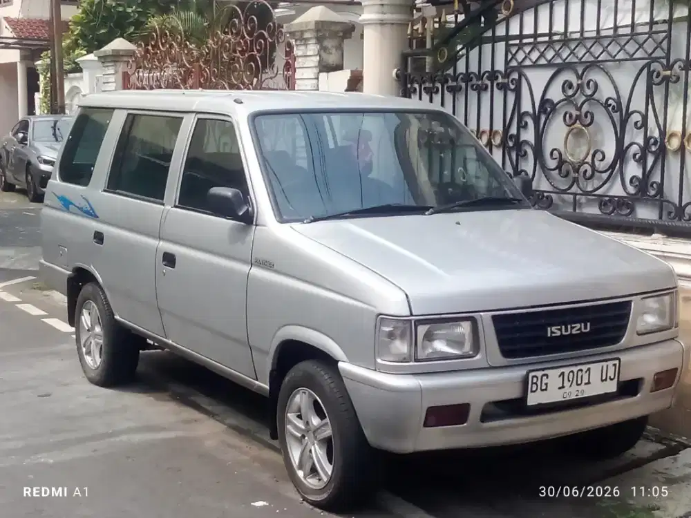 Isuzu panther th 99 warna silver