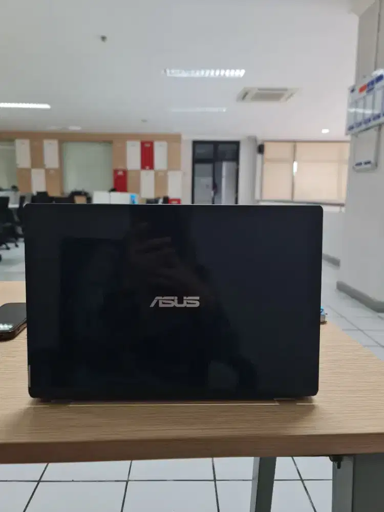 Laptop ASUS VivoBook E410M N5030 RAM 4GB Ringan Lyr 180 Derajat Mulus