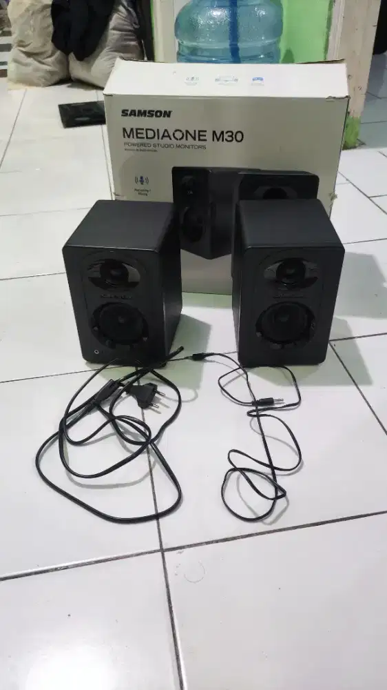Samson Media One M30