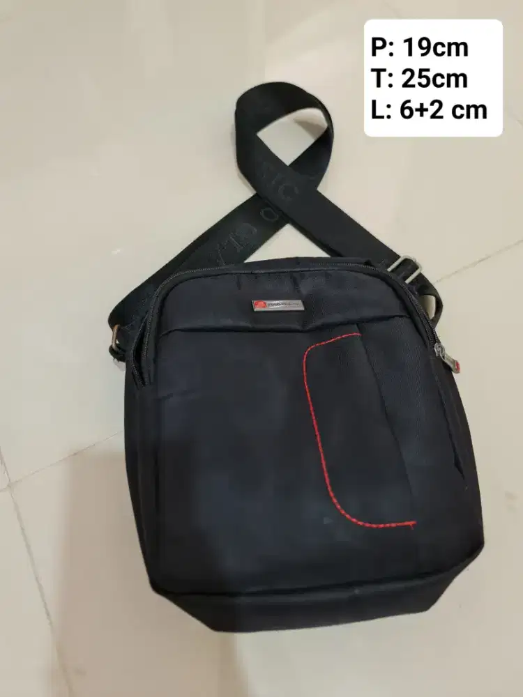 Polo Classic Sling Bag Men Pria Black

Preloved
Nylon Polyster