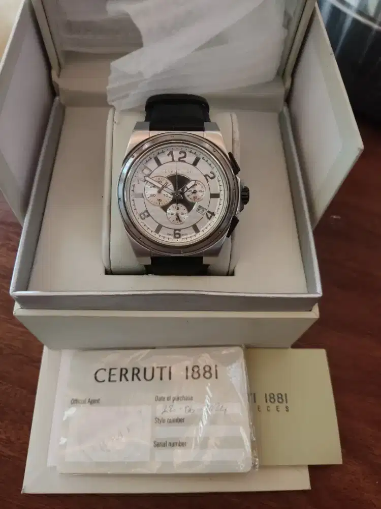 Jam tangan CERRUTI 1881