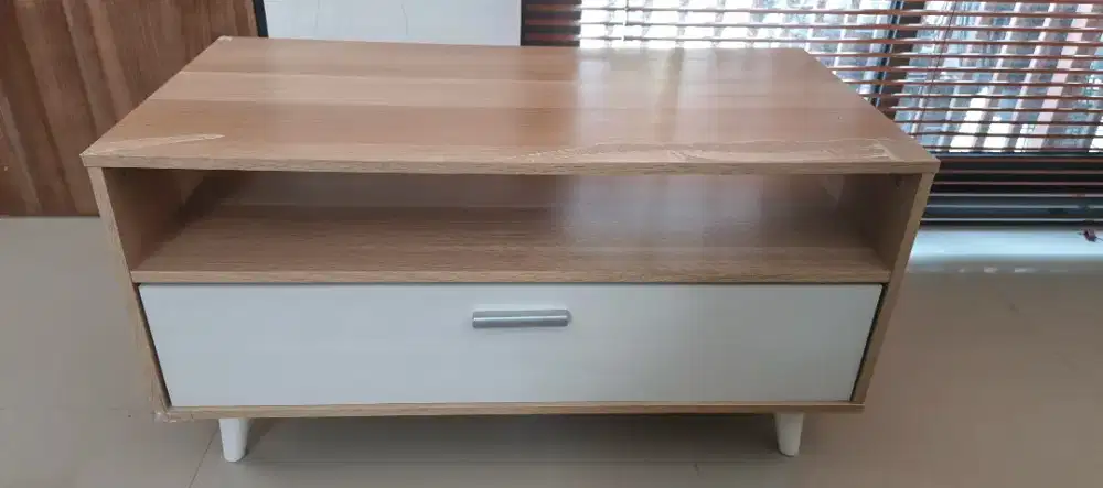 Meja ruang tamu / tv