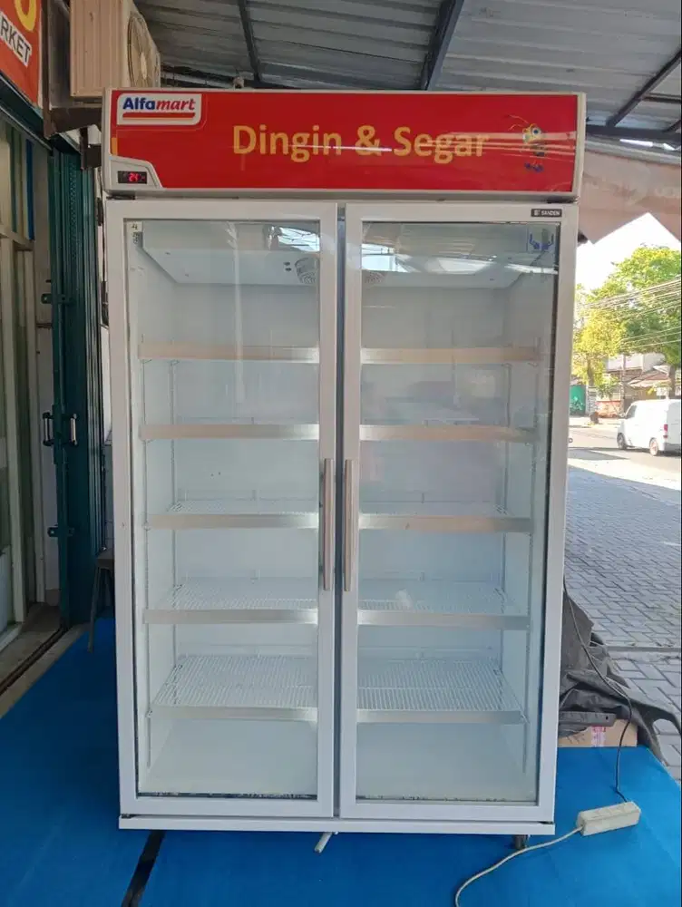 DIJUAL Showcase 2 pintu LIKE NEW merk Sanden Intercool mulus istimewa
