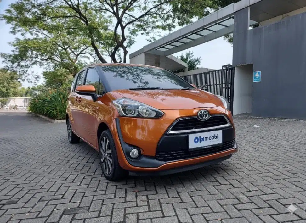 DP Murah Toyota Sienta 1.5 V Bensin-MT CSKYB