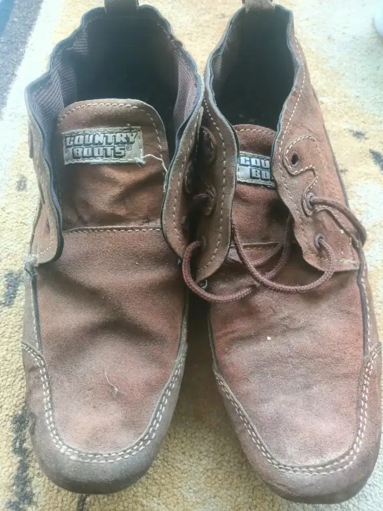 Sepatu kulit asli dan sepatu warior buat anak SD.