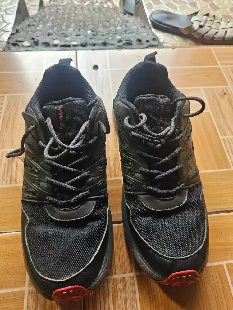 Sepatu trailrun treking karrimor caracal