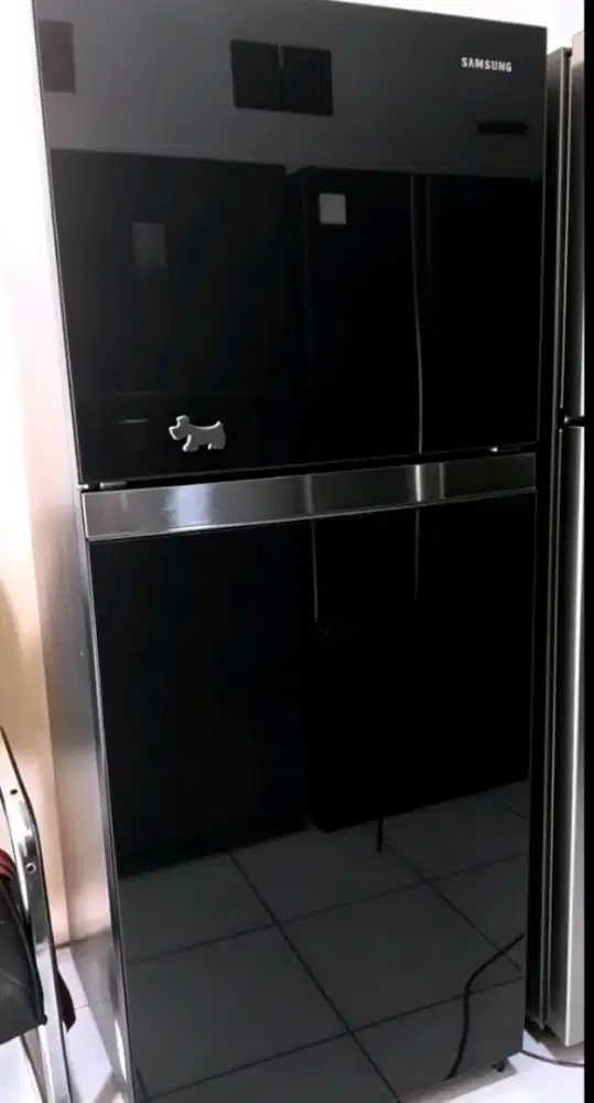 Kulkas warna mewah HITAM model tempergllas 2 pintu JUMBO,MEREK SAMSUNG