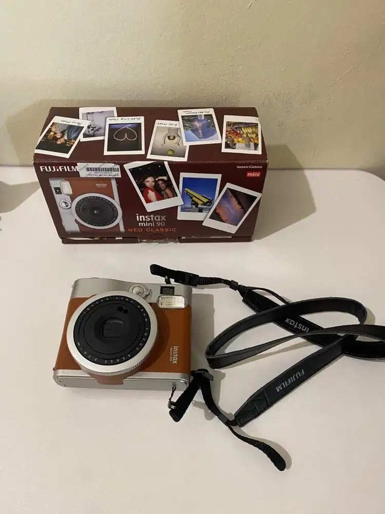 Camera Instax mini 90 Neo Classic