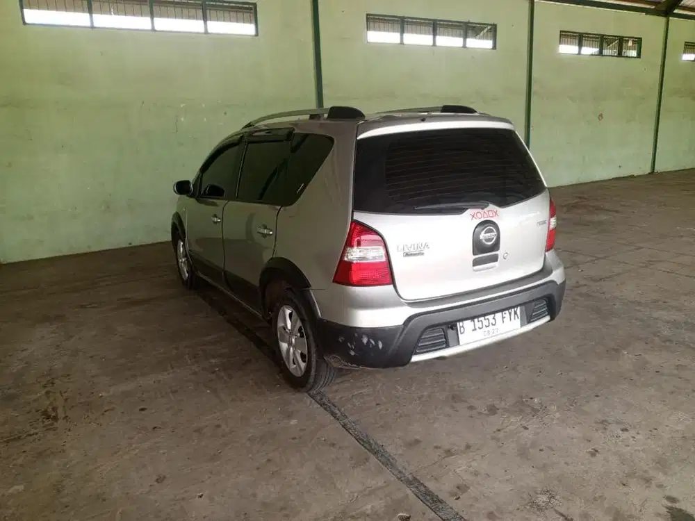 DIJUAL MOBIL LIVINA NEGO TIPIS