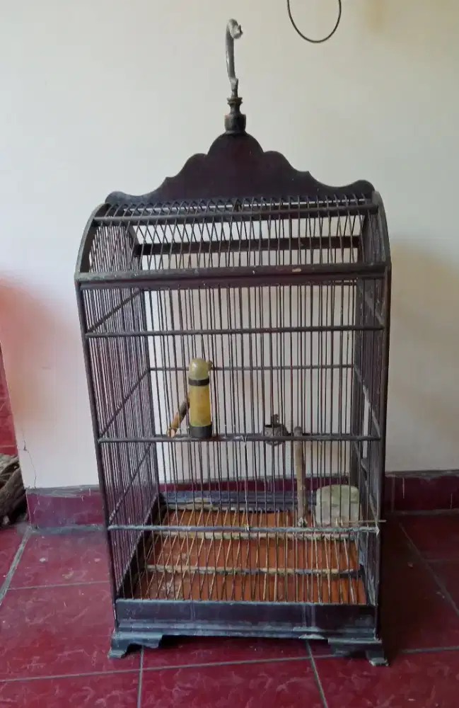 Kurungan burung UK besar