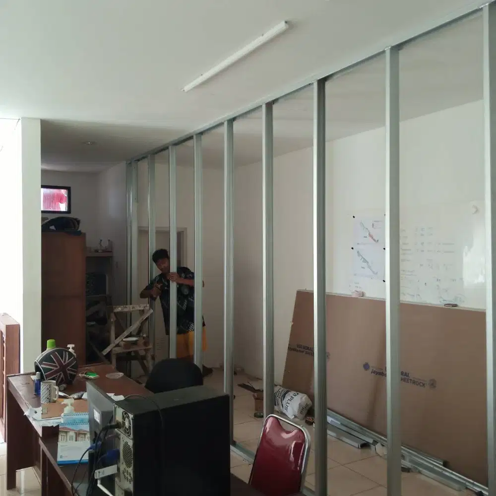 Spesialist Deko partisi gypsum murah untuk kantor furniture