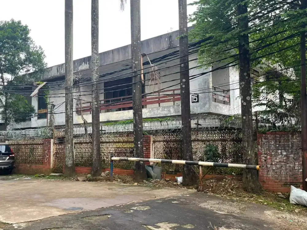 DISEWAKAN RUMAH HITUNG TANAH COCOK UNTUK PADEL DI WIJAYA TIMUR KEBAYORAN BARU
