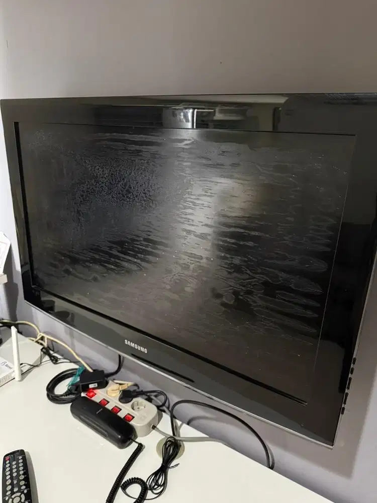TV Samsung LCD 32' Rusak