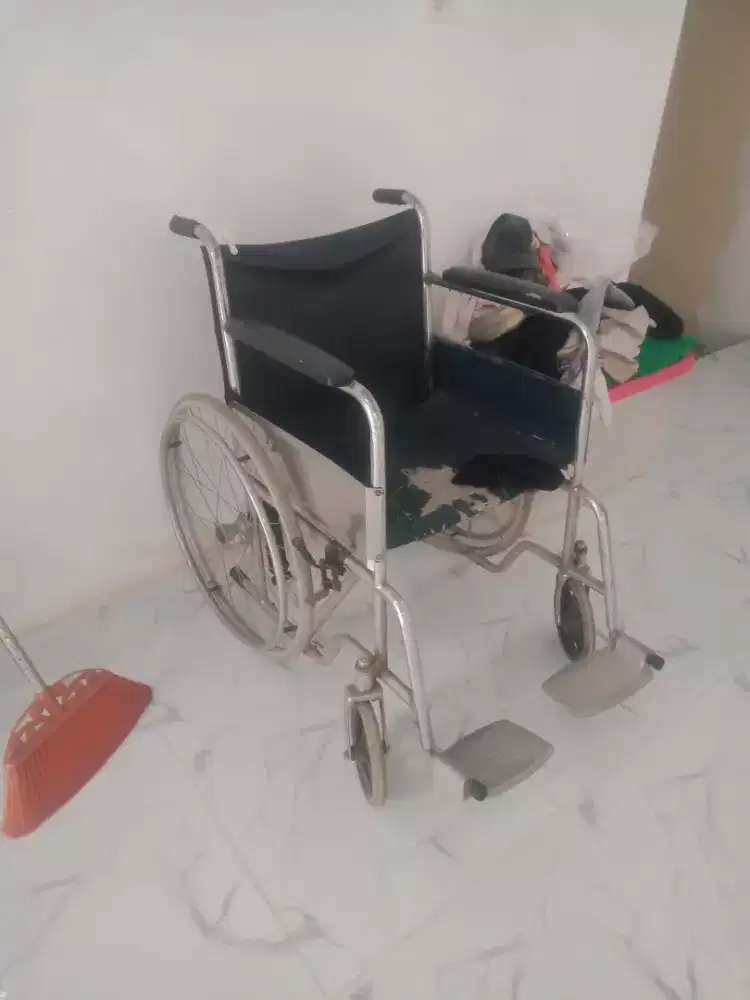 Kursi roda bekas pakai pribadi