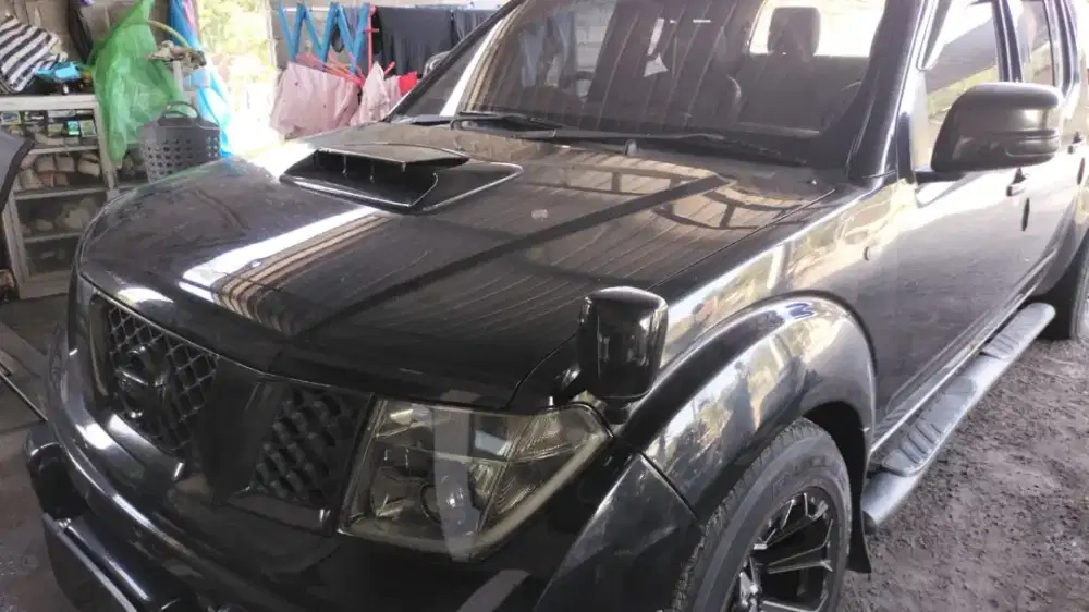 Jual mobil Navara 4x4 2010 warna Hitam Terawat