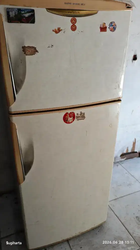 Kulkas 2 pintu merk sanyo
