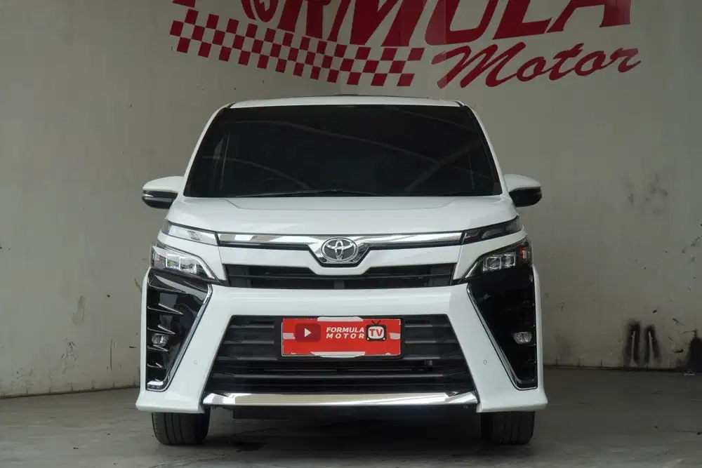 Toyota Voxy 2.0 AT 2018 Putih