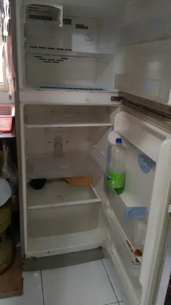Jual kulkas LG 2 pintu no frost tanpa bunga es mesin ori normal
